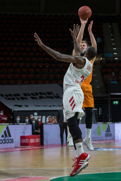 她在面临类 她在面临类